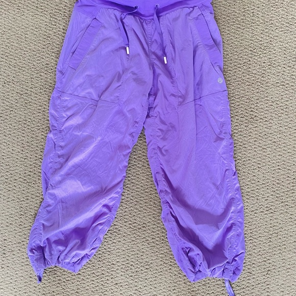 Lululemon studio crops size 2 (dot confirmed) - Picture 2 of 2